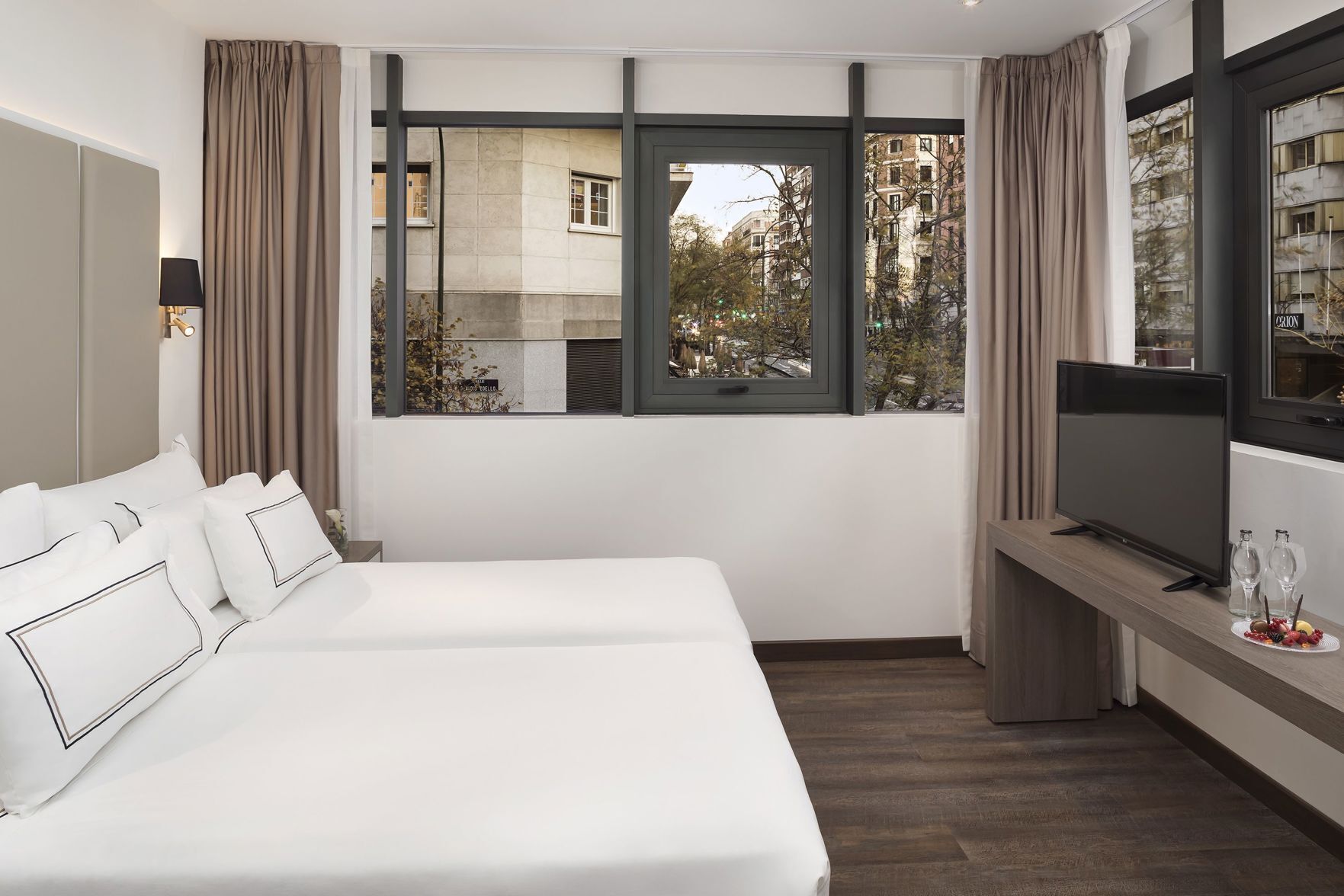 Sábanas de algodón egipcio, ropa de cama de alta calidad y minibar 