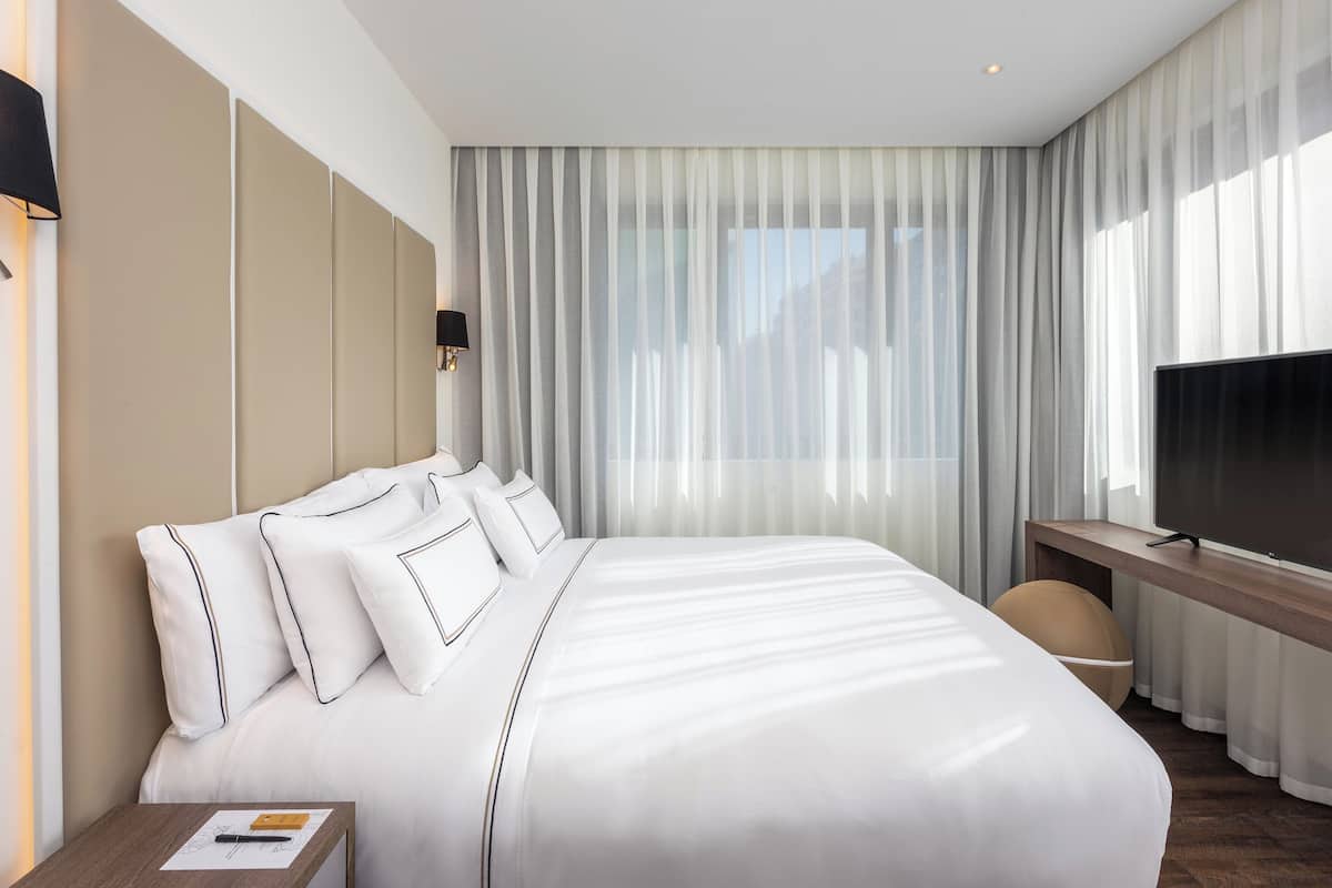 1 bedroom, Egyptian cotton sheets, premium bedding, minibar