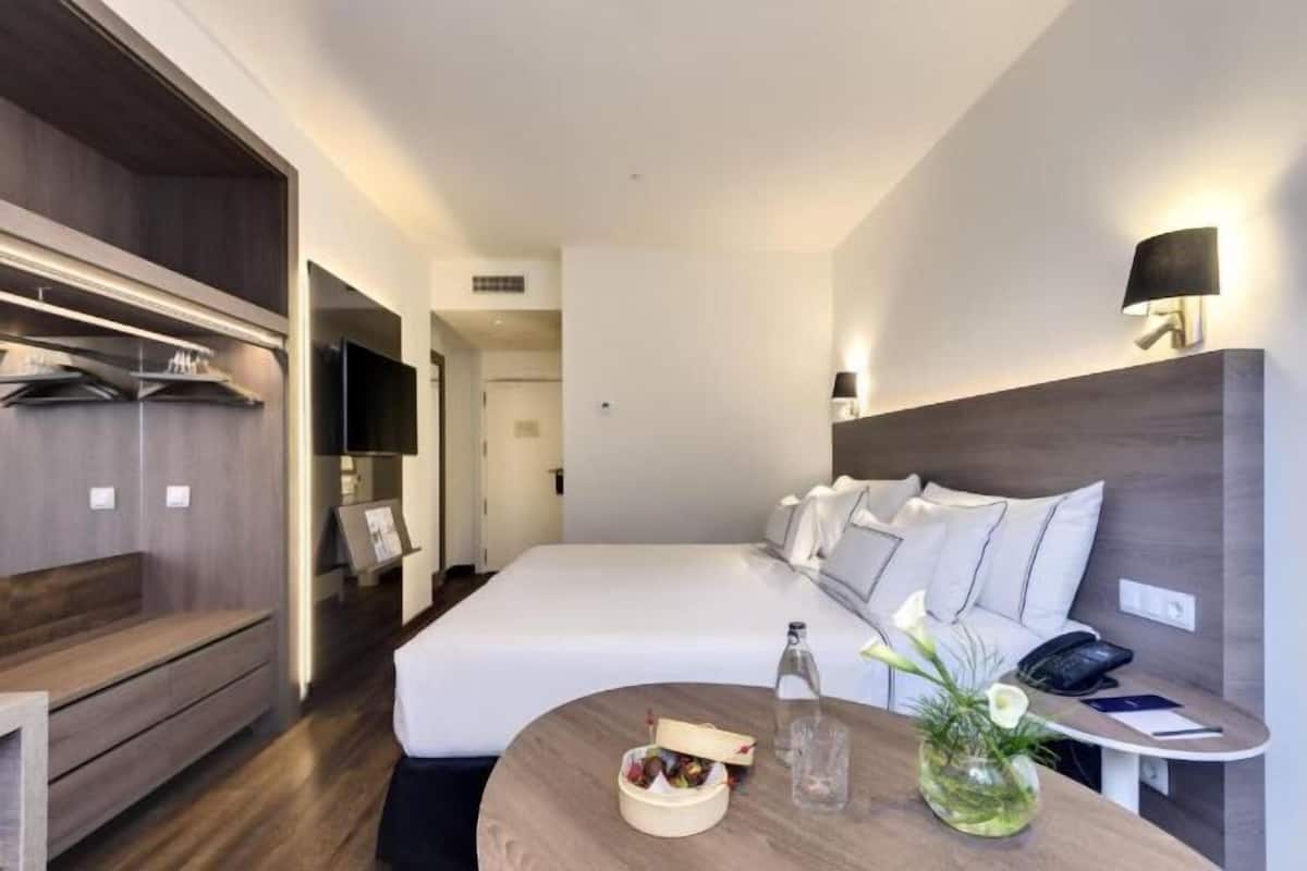 Sábanas de algodón egipcio, ropa de cama de alta calidad y minibar