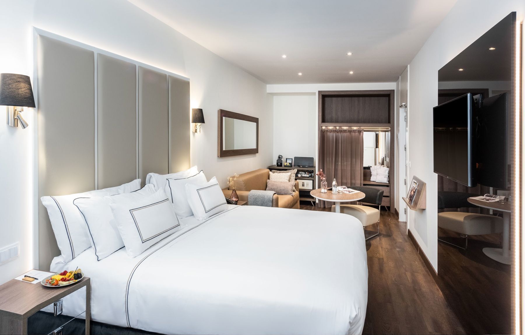 Sábanas de algodón egipcio, ropa de cama de alta calidad y minibar 