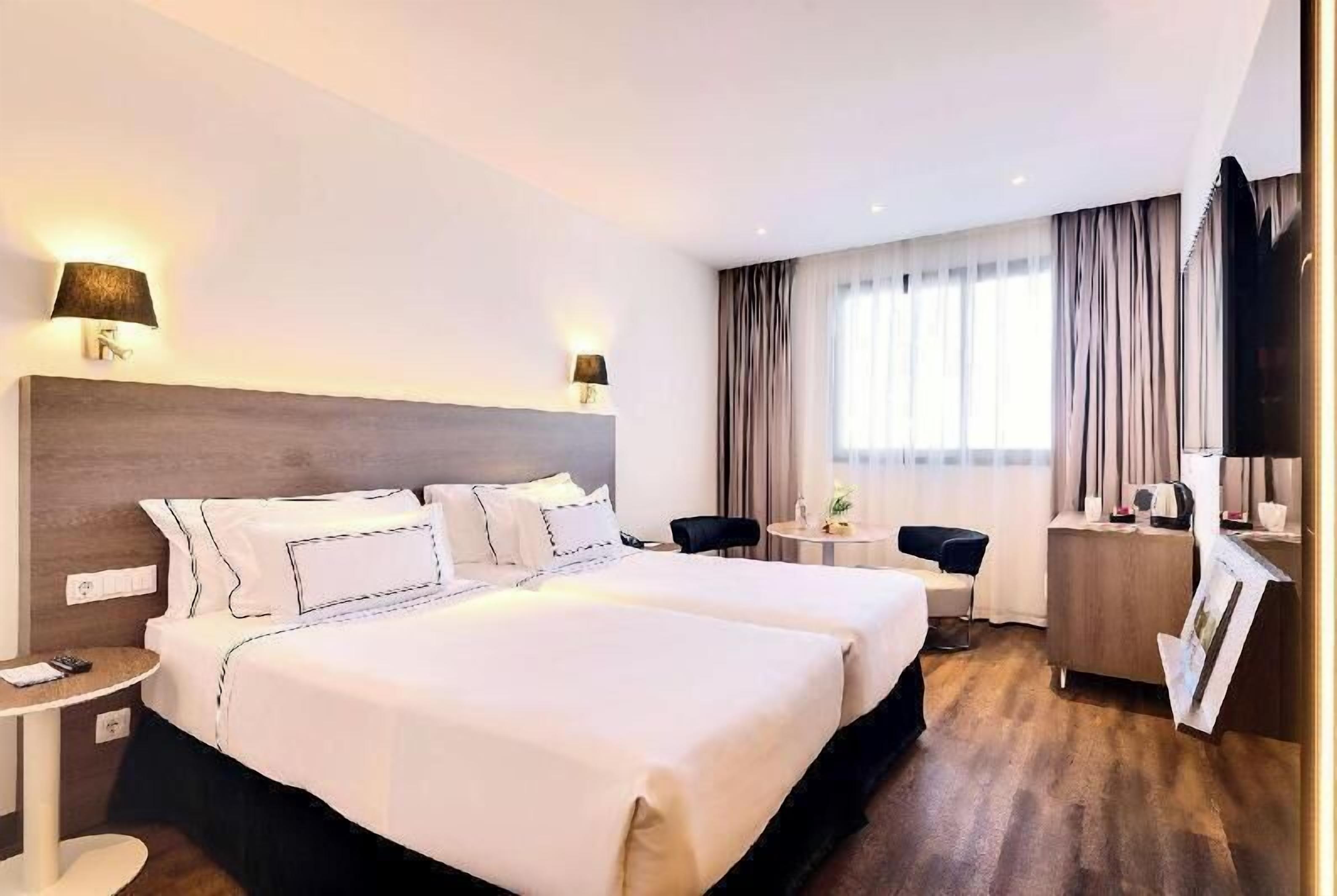 Sábanas de algodón egipcio, ropa de cama de alta calidad y minibar 