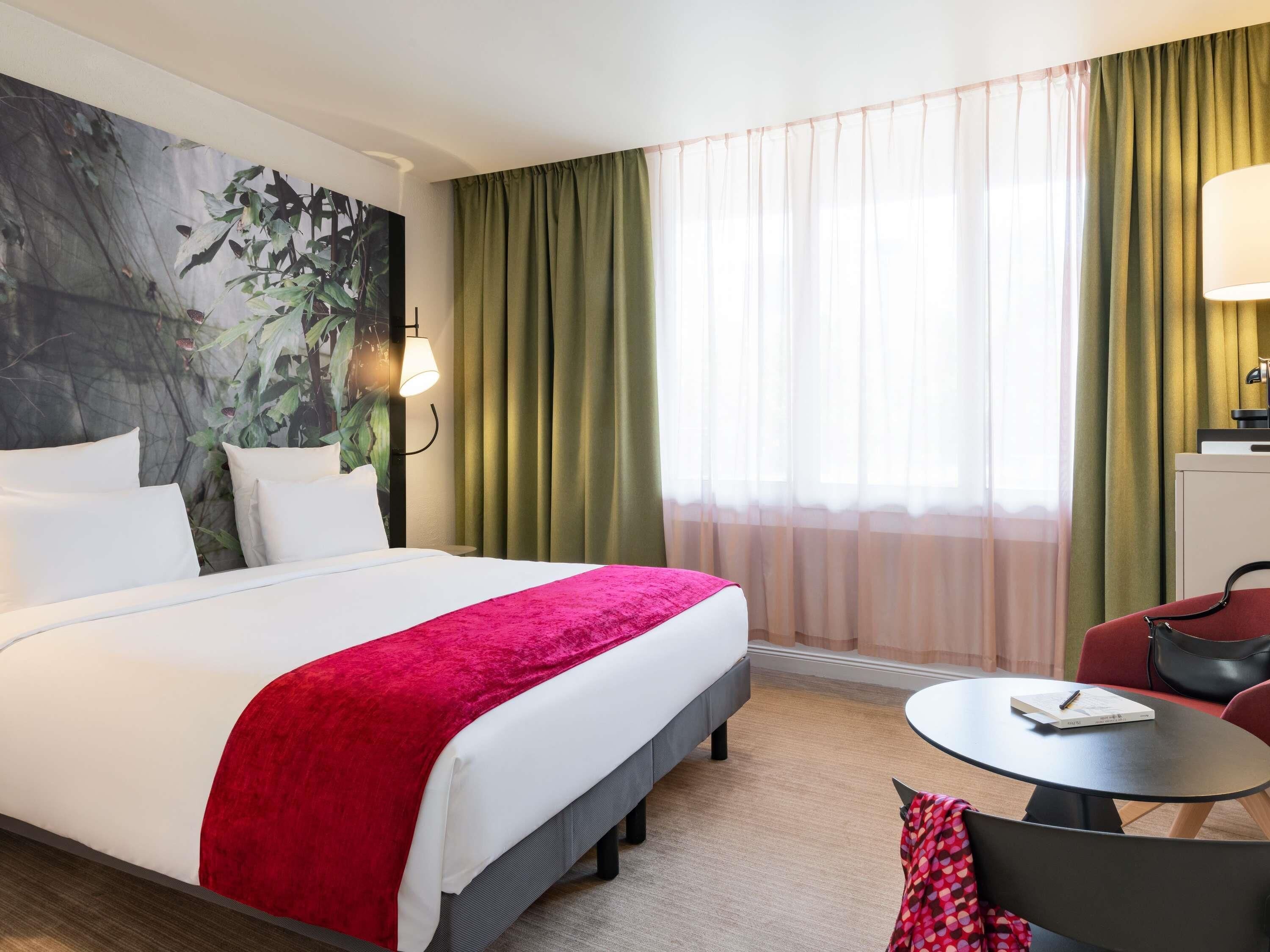 Suite, 1 Double Bed with Sofa bed | Premium bedding, in-room safe, desk, laptop workspace