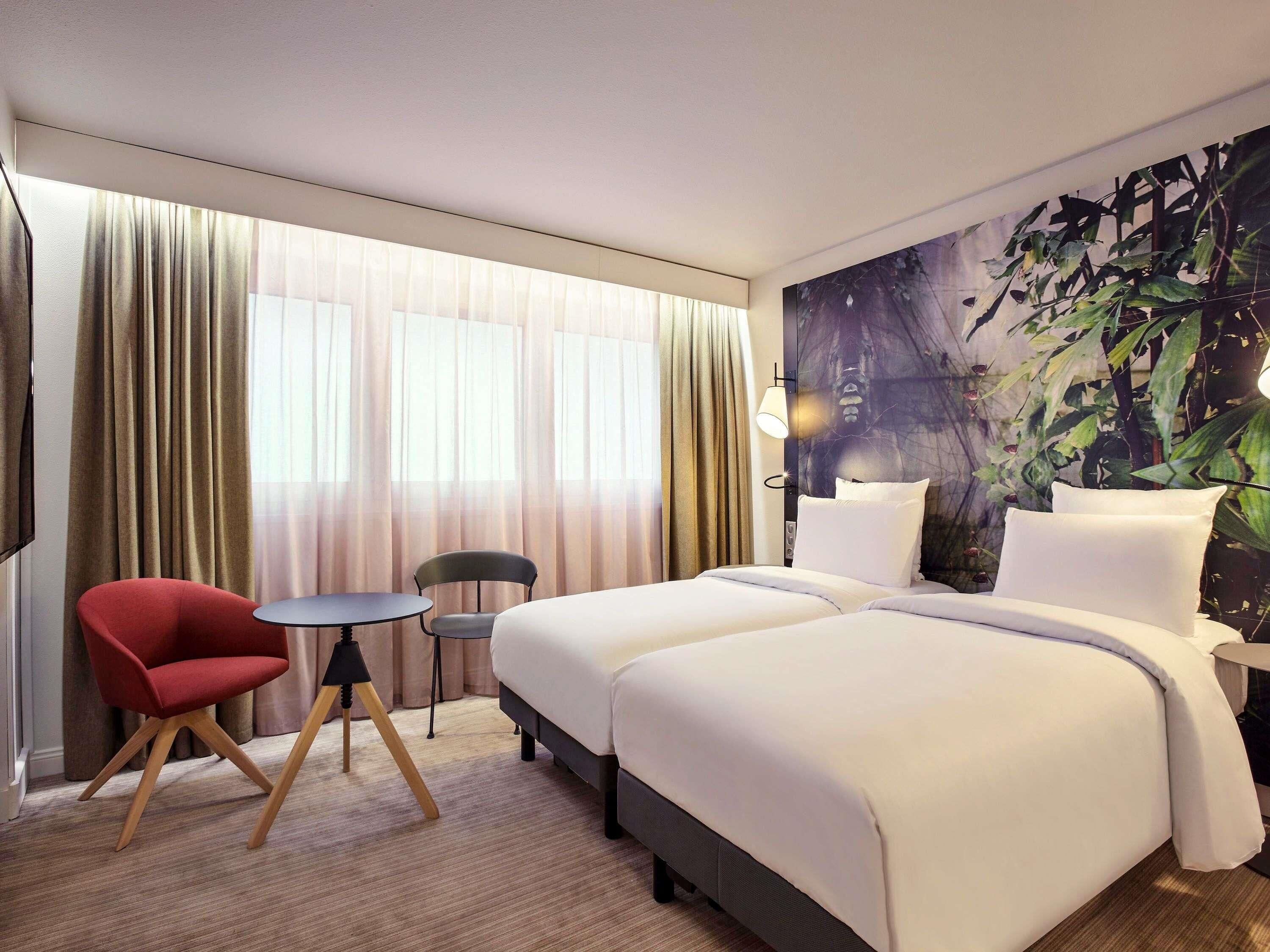 Premium bedding, in-room safe, desk, laptop workspace