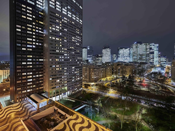 Dinner served, French cuisine - Hotel Mercure Paris La Défense (Courbevoie)