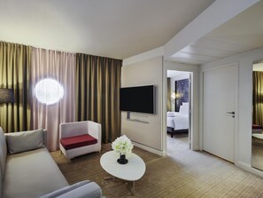 Suite, 1 Double Bed with Sofa bed | Premium bedding, in-room safe, desk, laptop workspace - Hotel Mercure Paris La Défense (Courbevoie)