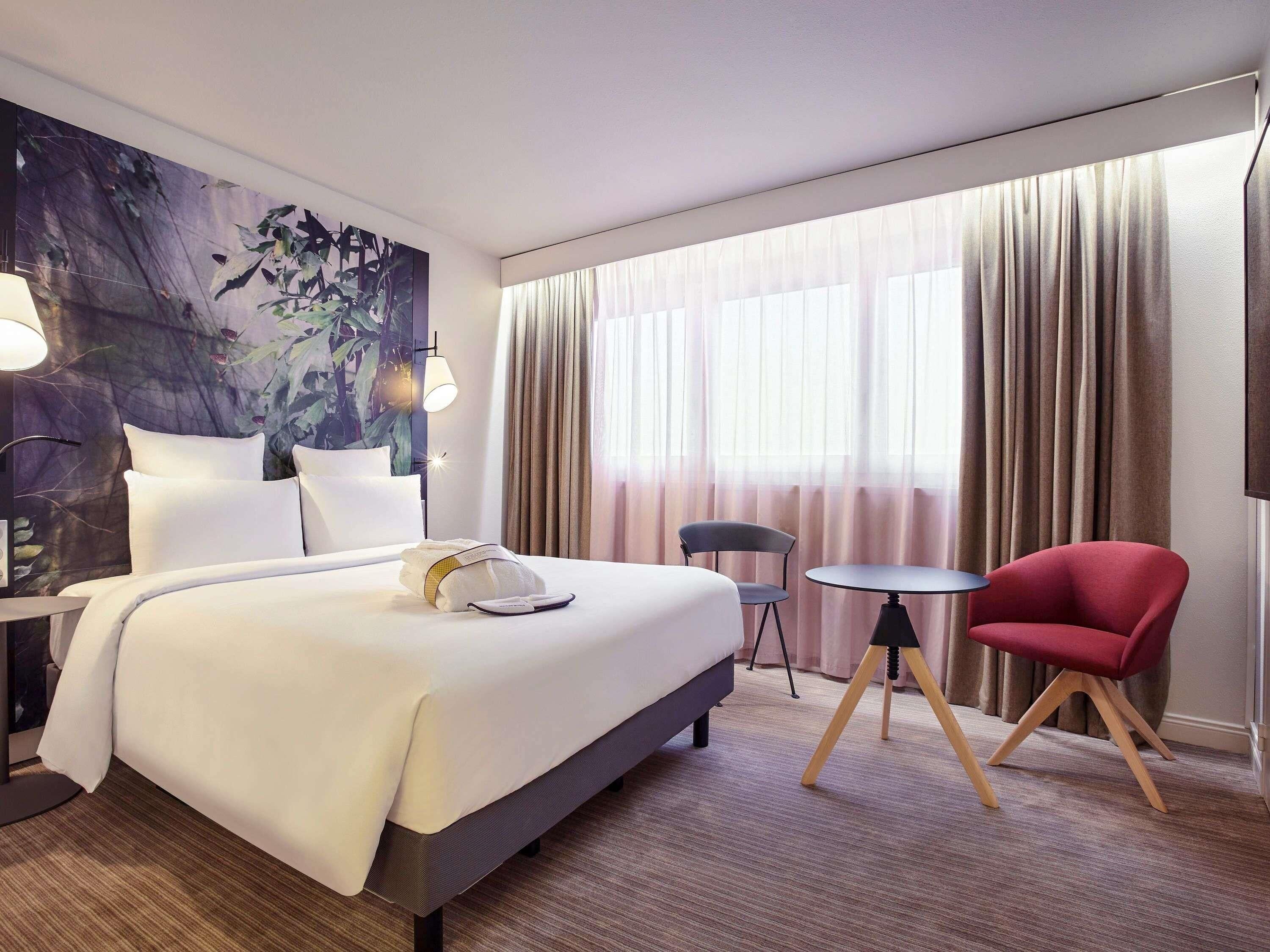 Privilege, Room, 1 Double Bed | Premium bedding, in-room safe, desk, laptop workspace