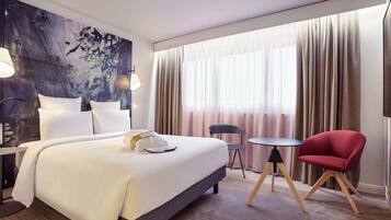 Privilege, Room, 1 Double Bed | Premium bedding, in-room safe, desk, laptop workspace