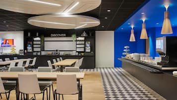 Café da manhã com buffet diário (EUR 21 por pessoa)