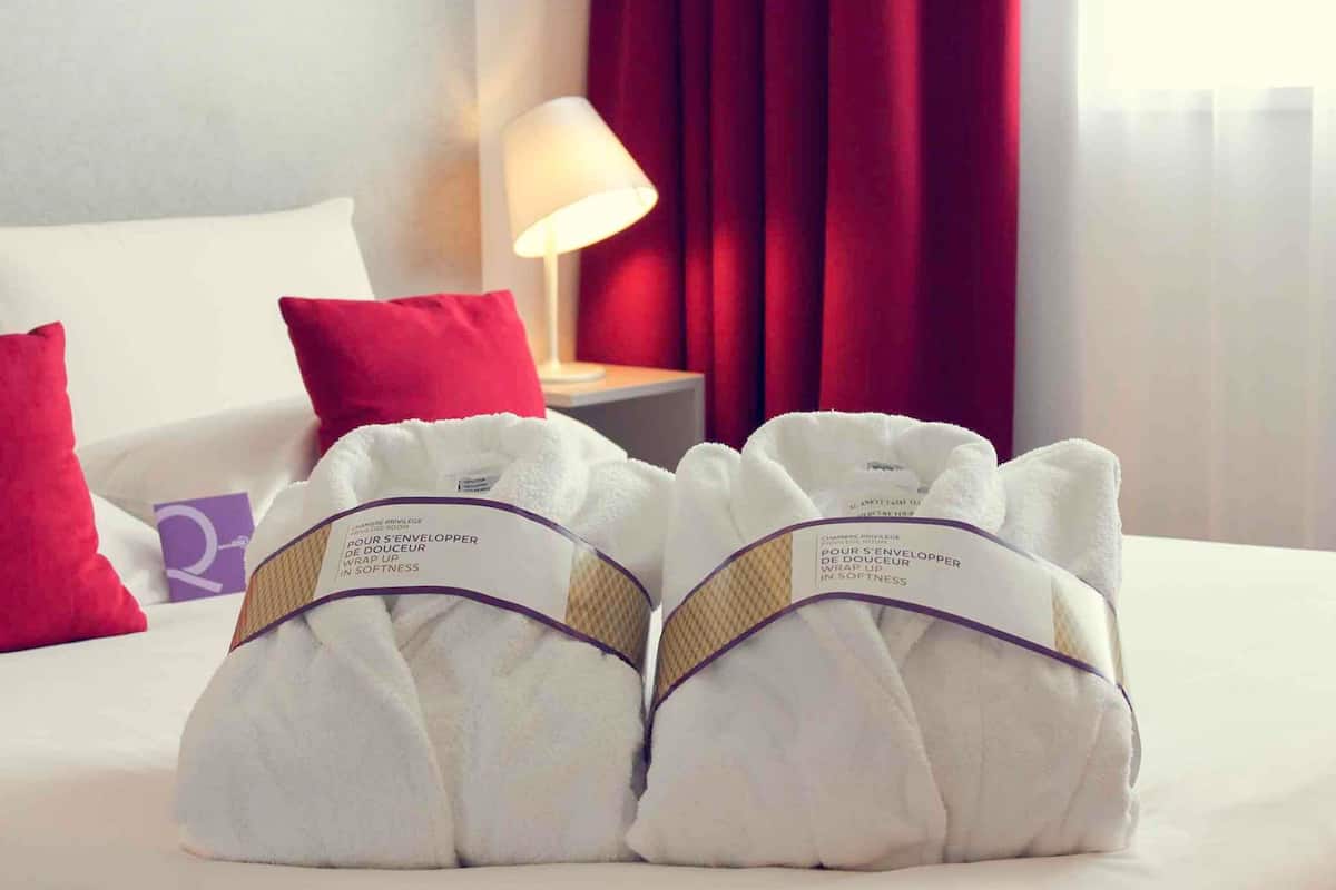 Privilege, Room, 1 Double Bed | Premium bedding, in-room safe, desk, laptop workspace