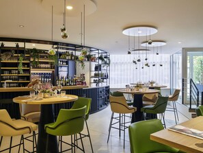 Dinner served - Hotel Mercure Paris La Défense (Courbevoie)