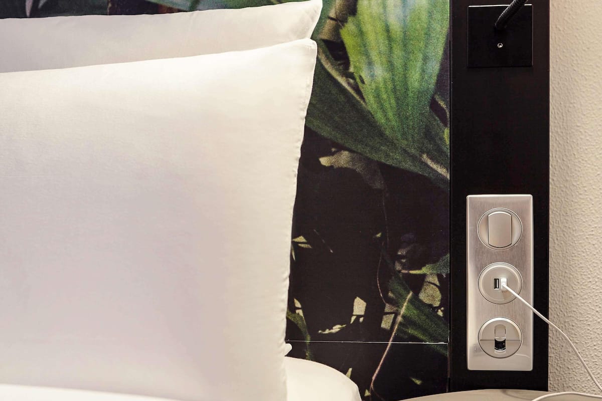 Premium bedding, in-room safe, desk, laptop workspace