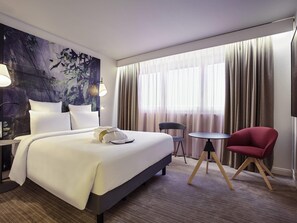 Privilege, Room, 1 Double Bed | Premium bedding, in-room safe, desk, laptop workspace - Hotel Mercure Paris La Défense (Courbevoie)