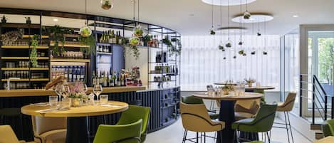 Der serveres aftensmad og franske retter