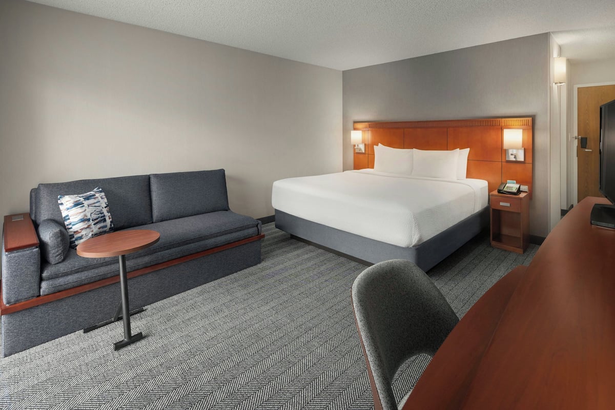 1 bedroom, premium bedding, desk, iron/ironing board