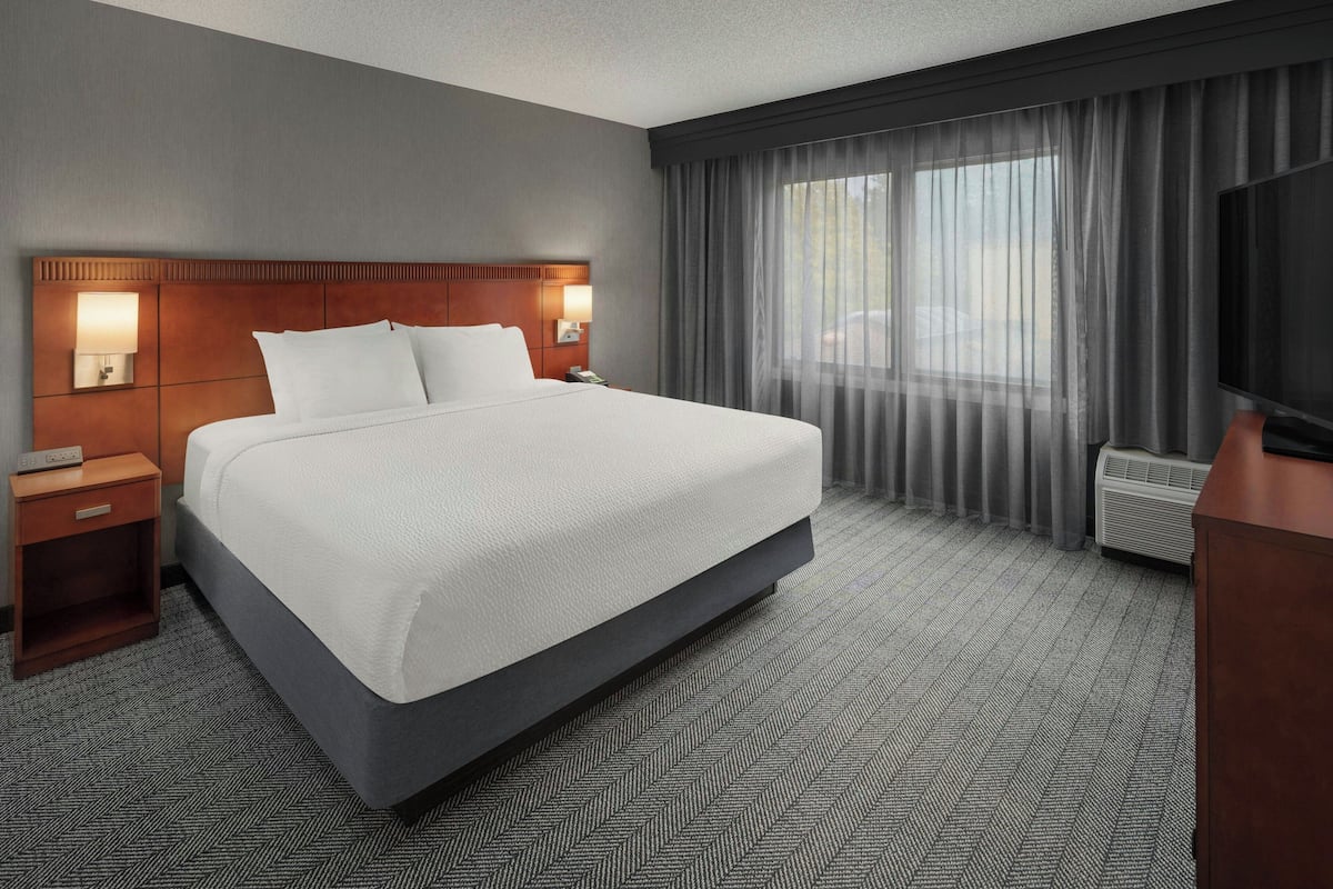 1 bedroom, premium bedding, desk, iron/ironing board