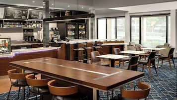 Serveert ontbijt en diner, Amerikaanse gerechten