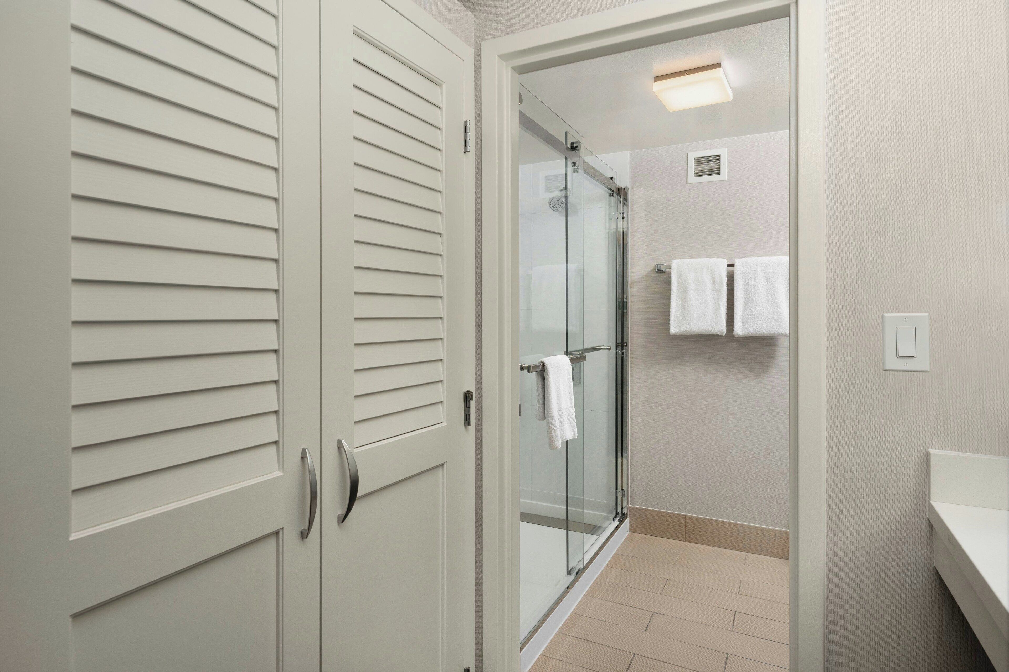 combined shower/bathtub, free toiletries, hair dryer, towels