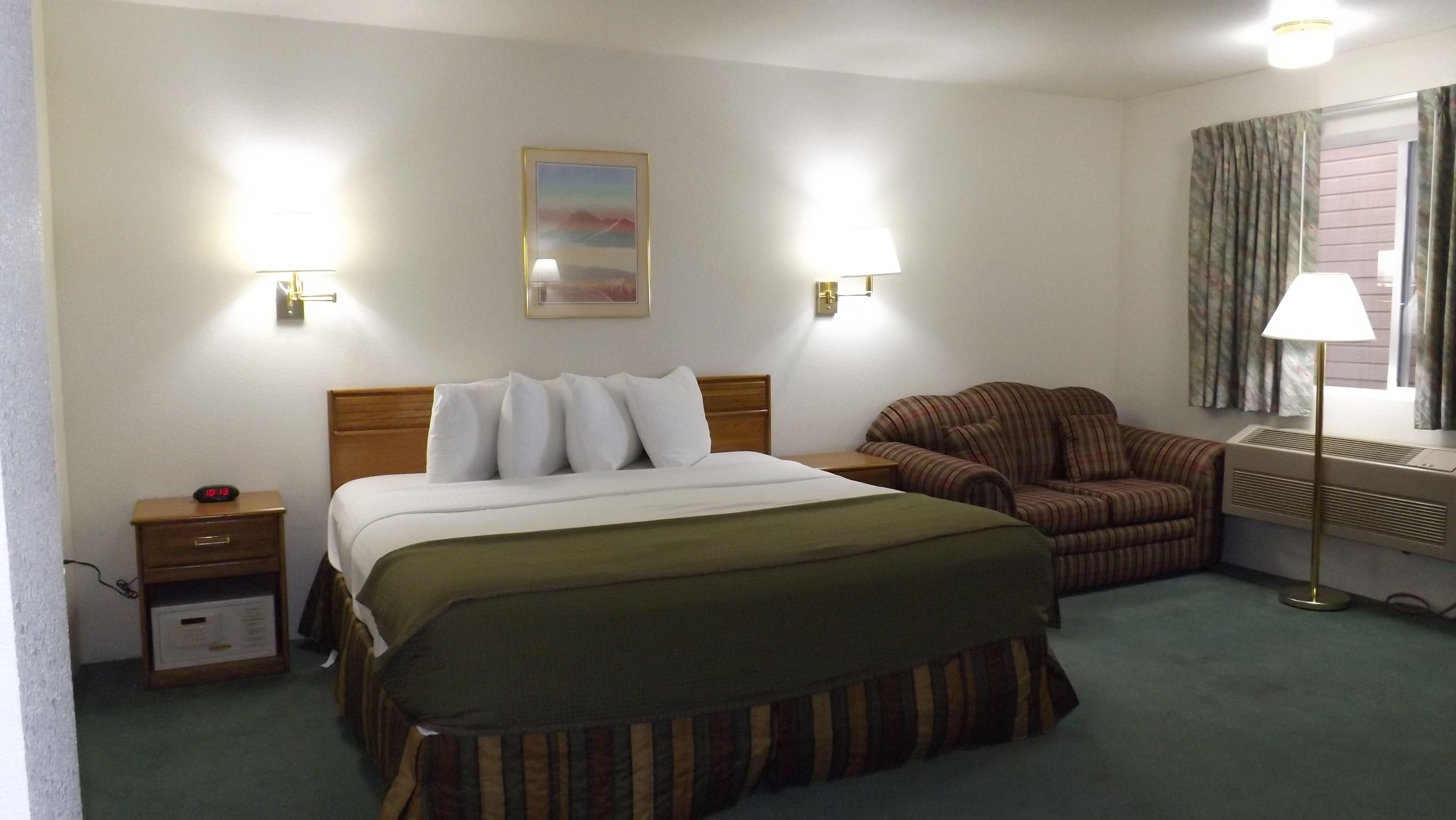 Chambre Deluxe, 1 très grand lit, non-fumeur | Aire de séjour | Téléviseur à DEL