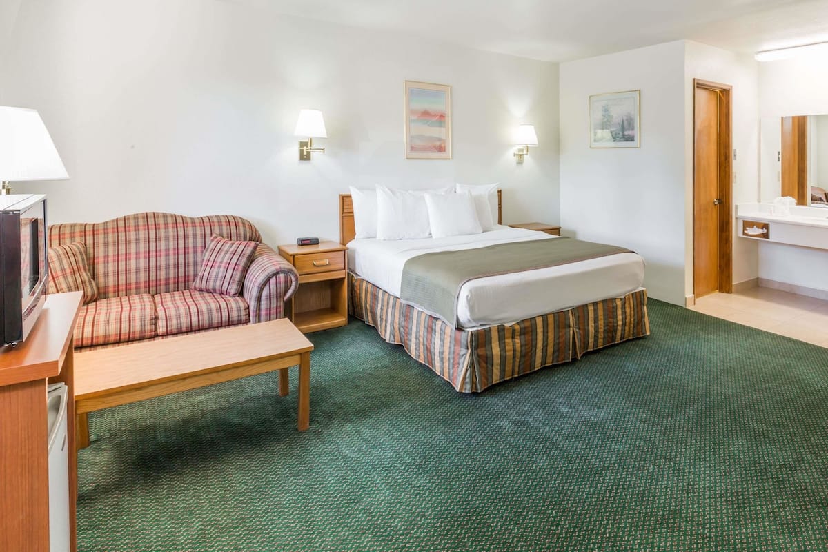 In-room safe, individually decorated, individually furnished, desk