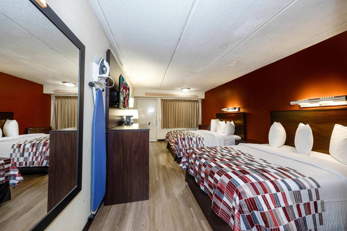 Blackout curtains, free WiFi, bed sheets