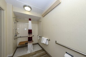 Rom – standard, 1 kingsize-seng, tilgjengelighetstilpasset, ikke-røyk | Tilrettelagt bad