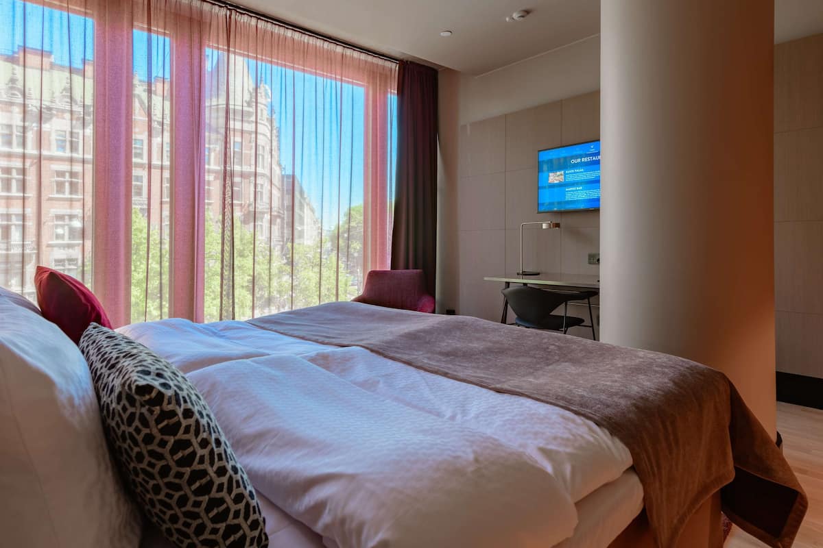 Minibar, caja de seguridad en la habitación y sistema de insonorización