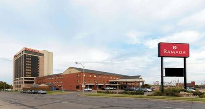 Ramada Hotel & Convention Center by Wyndham Topeka Downtown