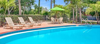Days Inn by Wyndham Bradenton - Near the Gulf