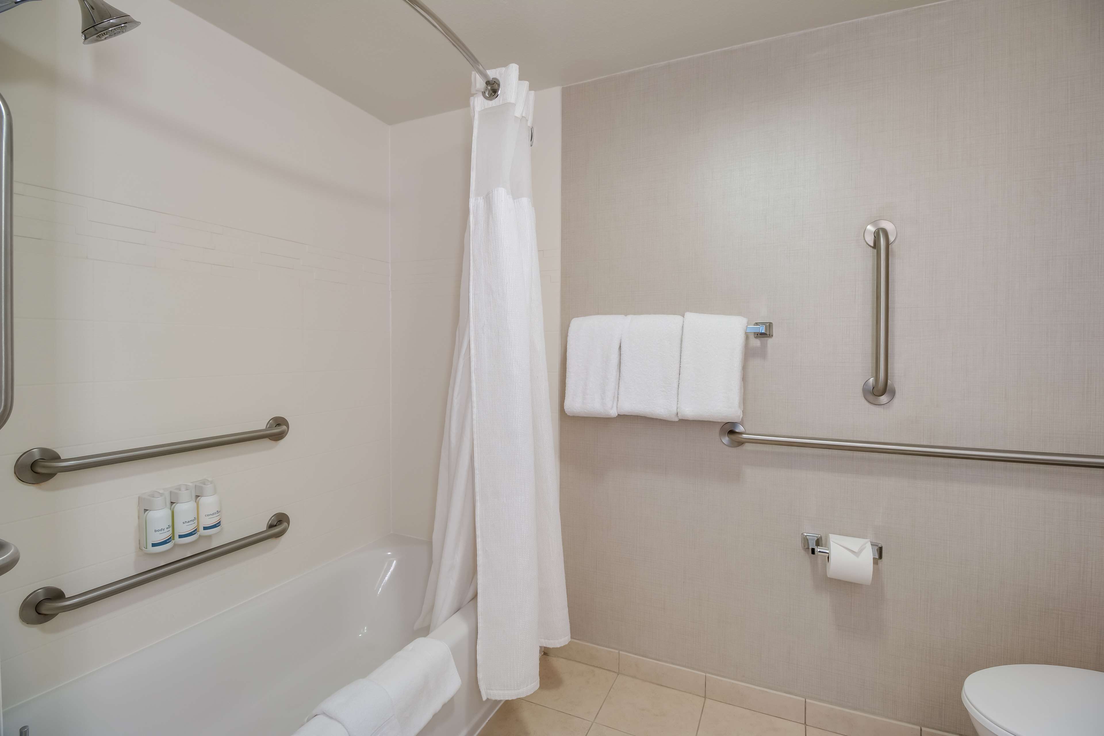 combined shower/bathtub, free toiletries, hair dryer, towels
