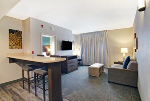 Down comforters, desk, blackout drapes, iron/ironing board - Staybridge Suites Toronto - Vaughan South by IHG (Vaughan)