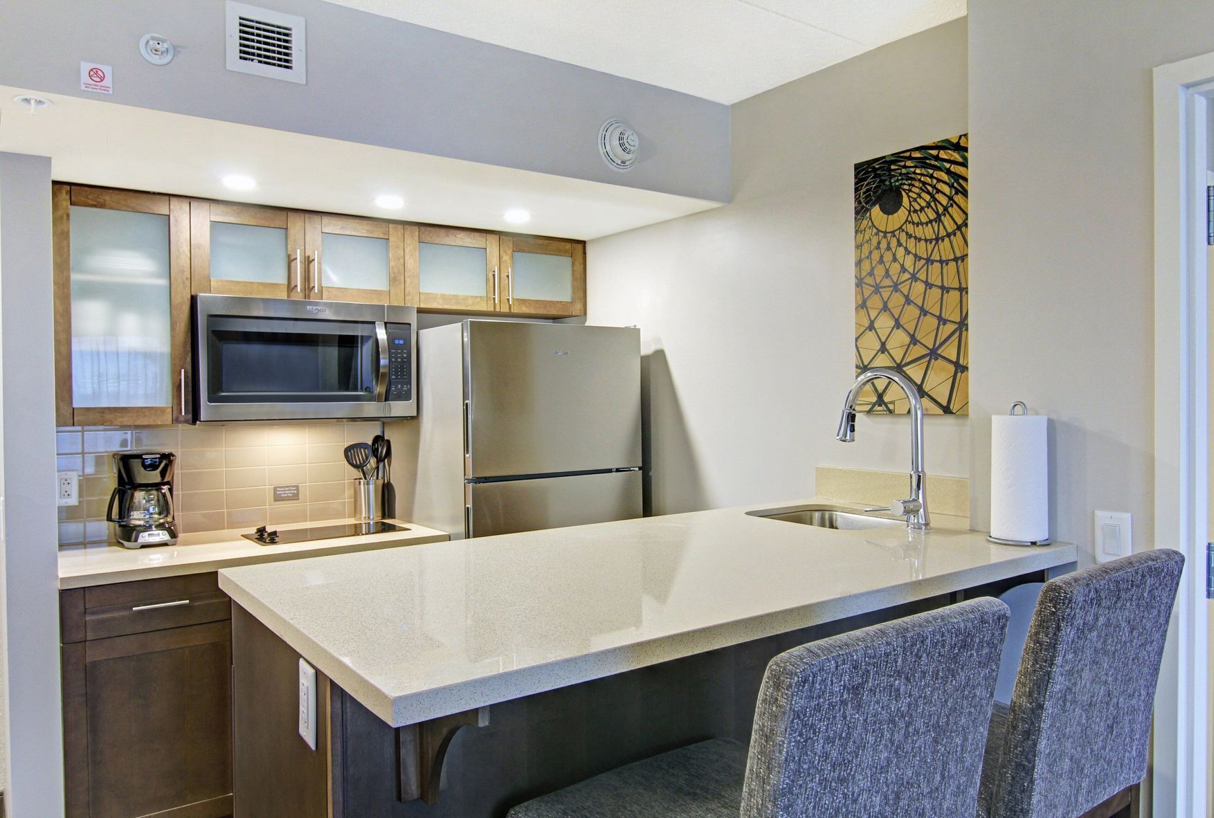 Private kitchen | Full-size fridge, microwave, stovetop, dishwasher