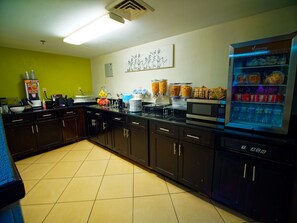 Free continental breakfast  - Sleep Inn Morganton Southeast (Morganton)