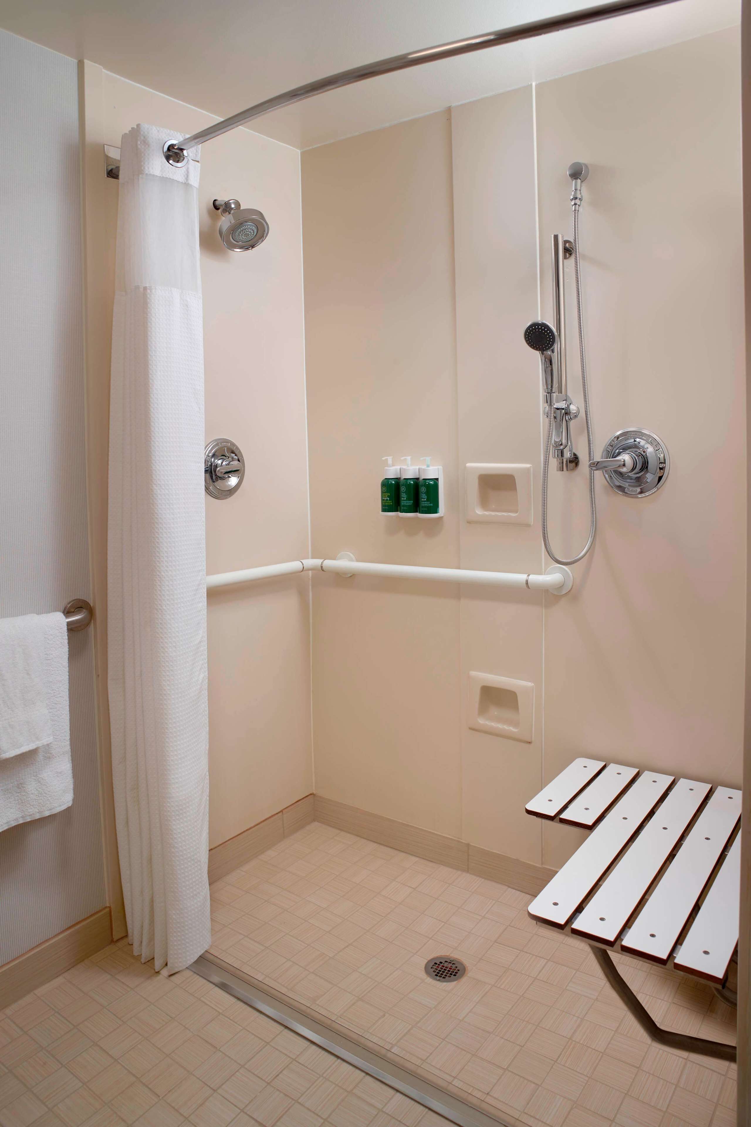 combined shower/bathtub, eco-friendly toiletries, hair dryer, towels