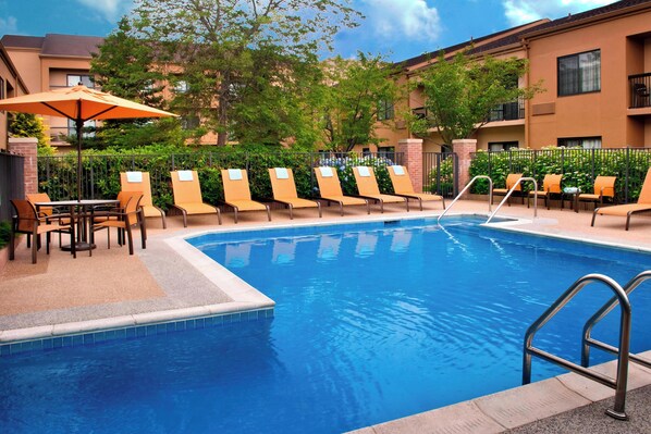 Indoor pool, seasonal outdoor pool, pool loungers