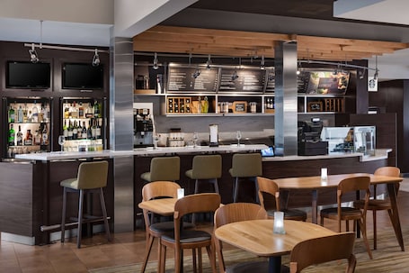 Se sirven desayunos. Sonesta Select Newport Middletown