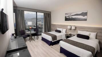 Minibar y caja de seguridad en la habitación