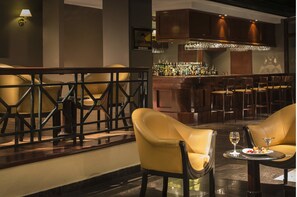 Bar (trong khuôn viên)
