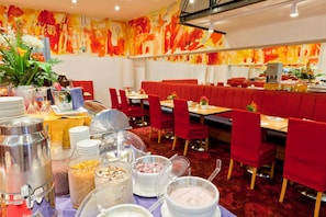Café da manhã com buffet diário (EUR 16 por pessoa)