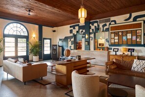 Cocktail bar, pool views, open daily
