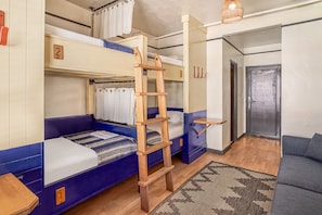 1 quarto, roupas de cama premium, cortinas blackout