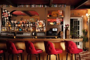 Cocktail bar, pool views, open daily
