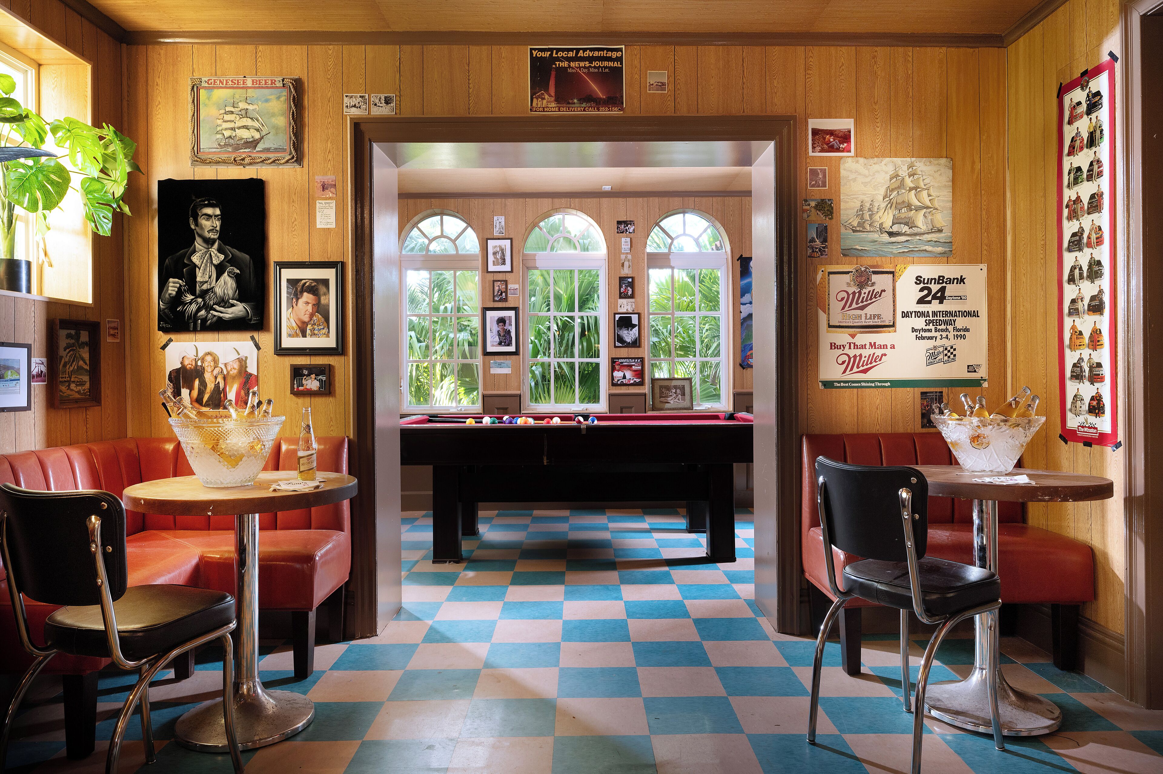 American cuisine, pool views 