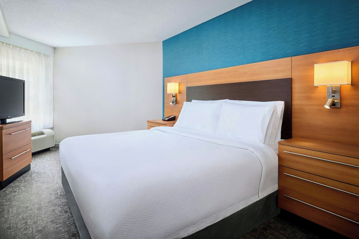Suite, 1 Bedroom | Premium bedding, pillow-top beds, in-room safe, desk