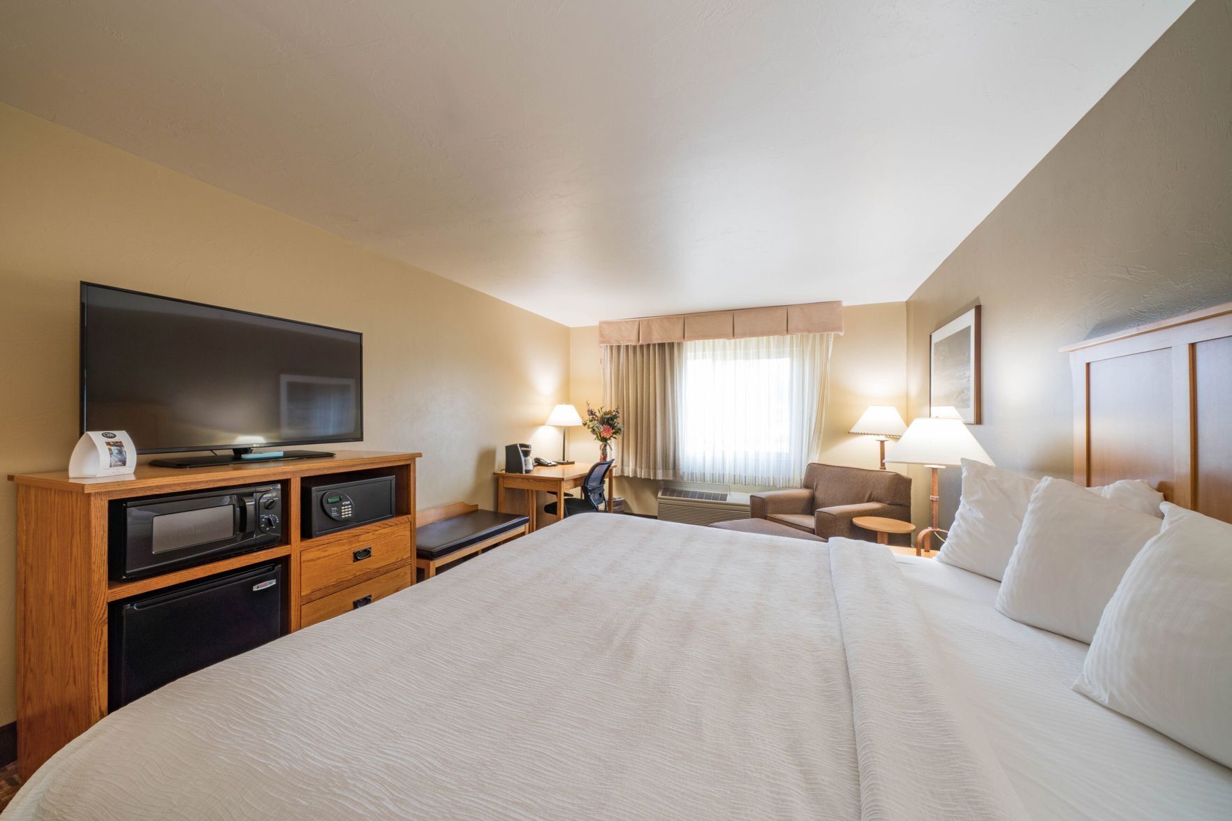 Premium bedding, pillowtop beds, in-room safe, desk