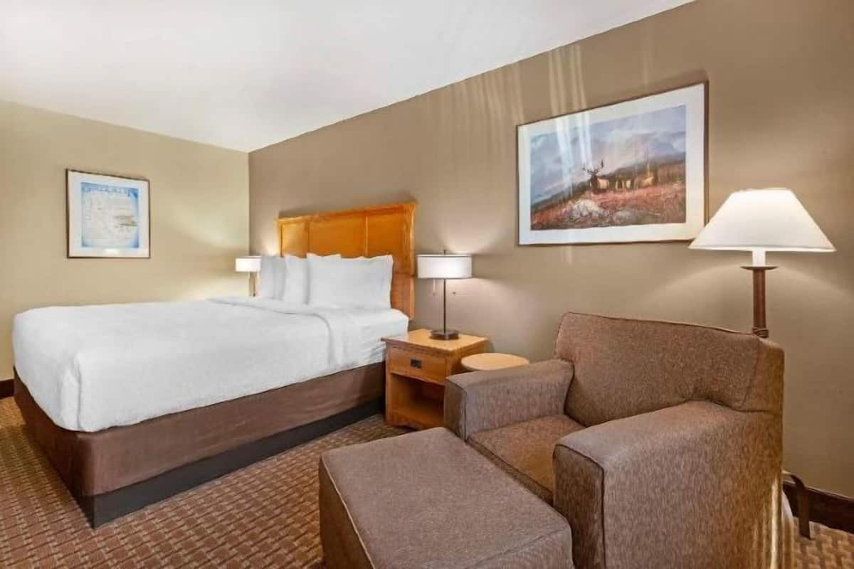 Premium bedding, pillowtop beds, in-room safe, desk