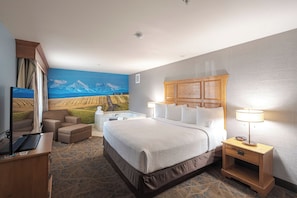 Suite, 1 King Bed with Sofa bed, Accessible, Jetted Tub (with Sofabed) | Premium bedding, pillowtop beds, in-room safe, desk