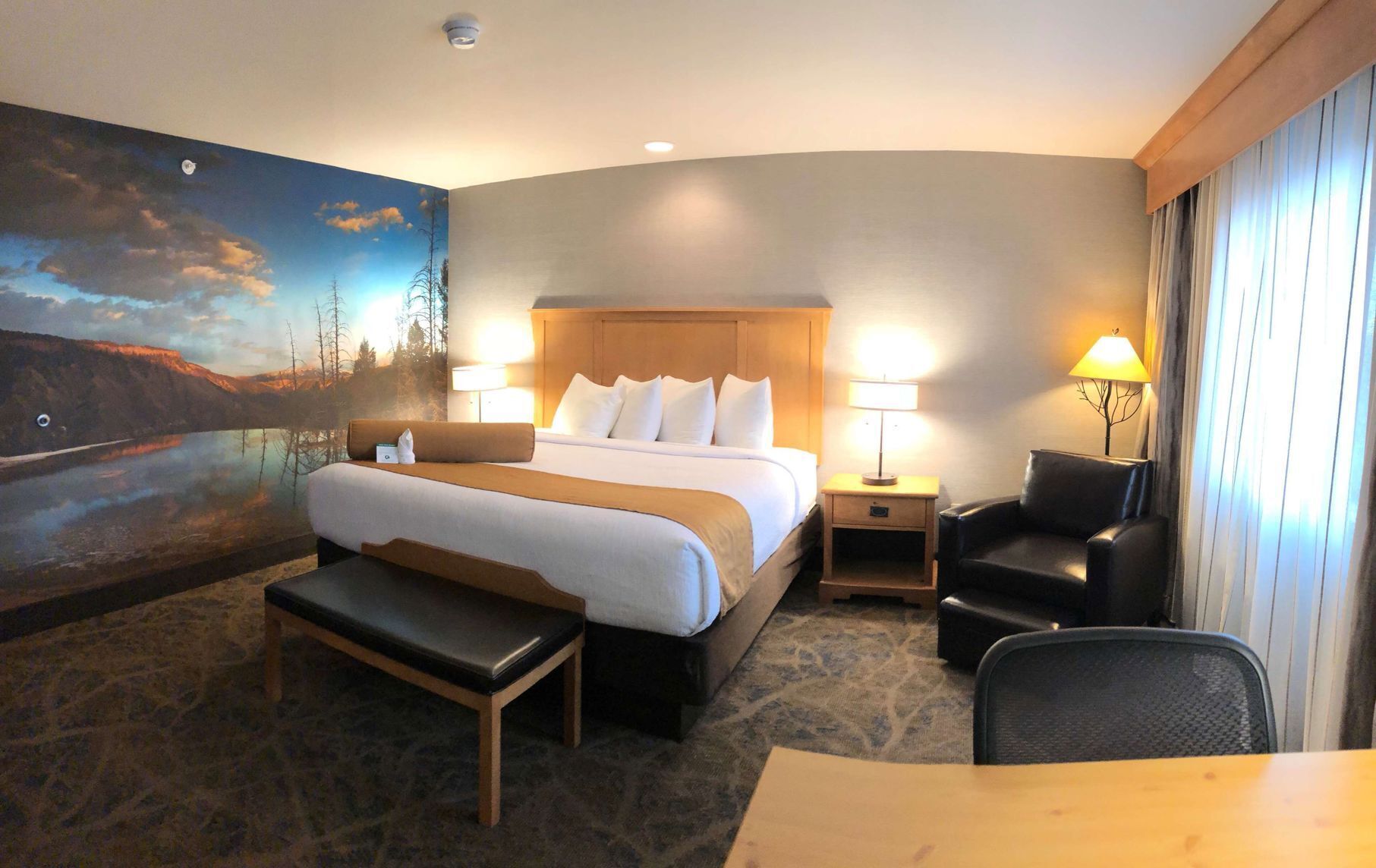 Premium bedding, pillowtop beds, in-room safe, desk