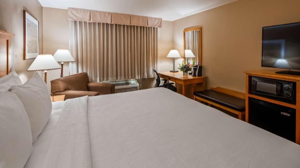 Premium bedding, pillowtop beds, in-room safe, desk
