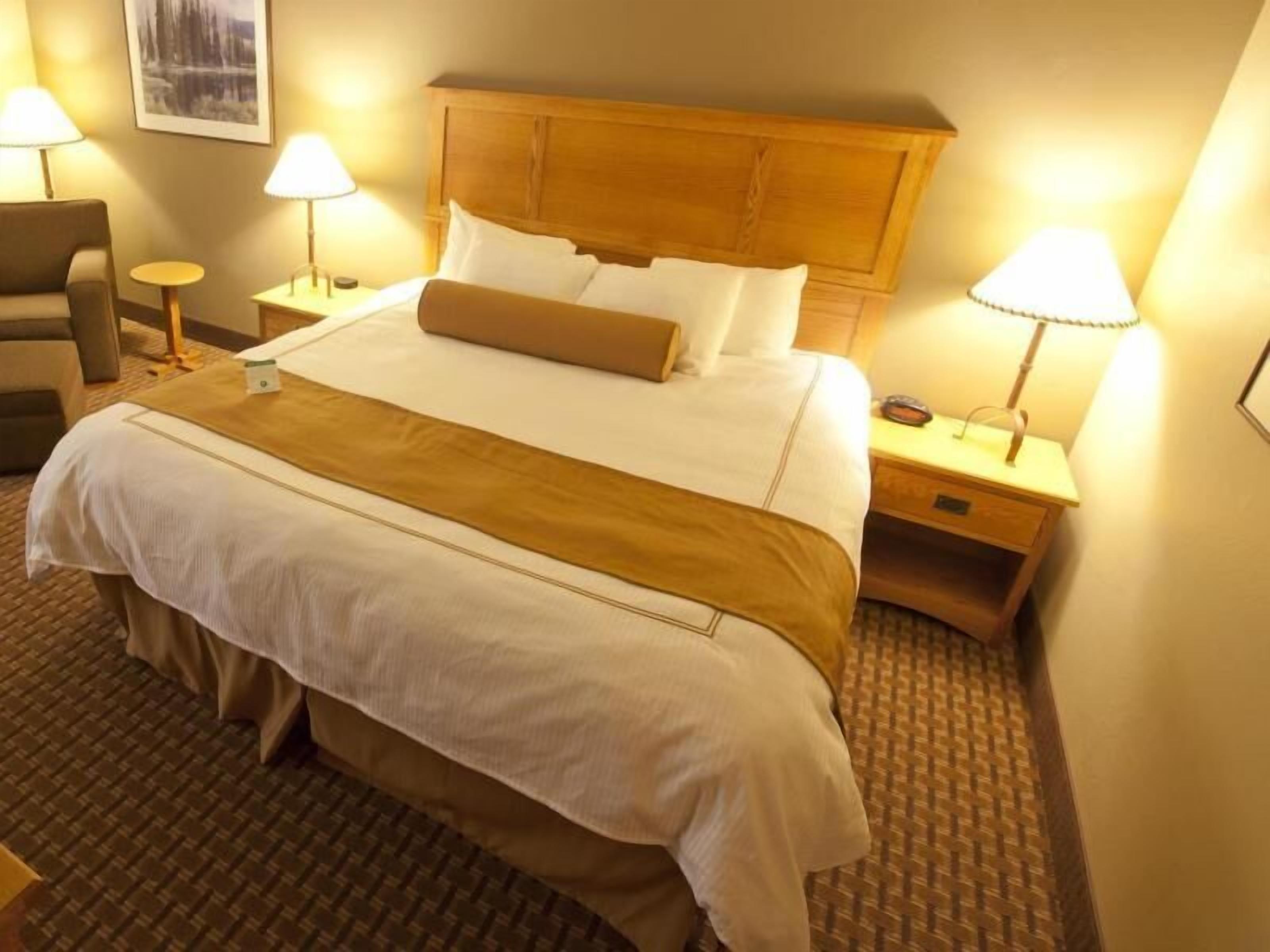 Premium bedding, pillowtop beds, in-room safe, desk