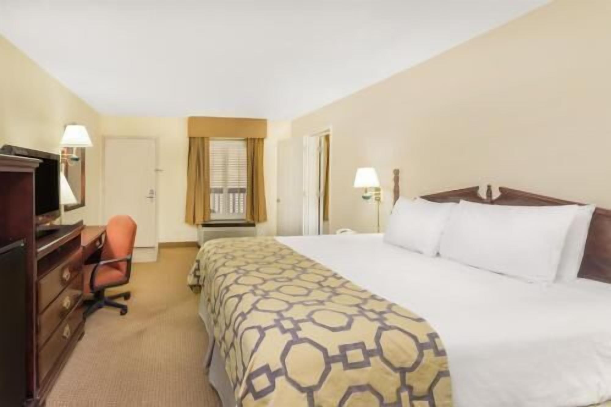 In-room safe, desk, laptop workspace, iron/ironing board